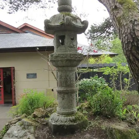 阿斯加湾住宿加早餐旅馆 *